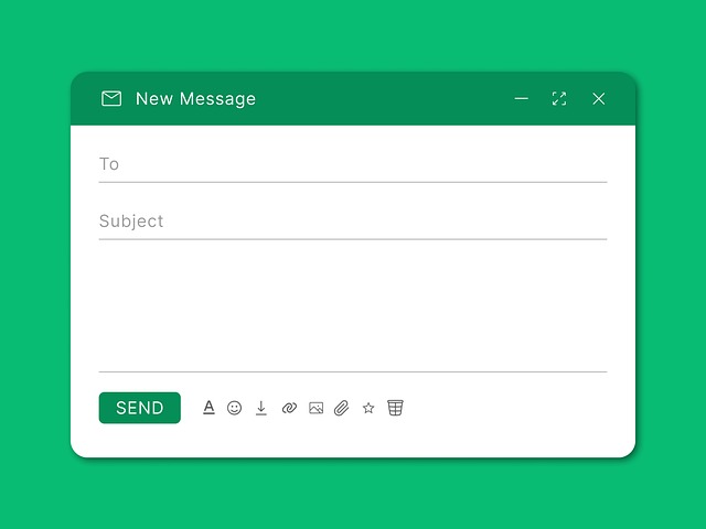 UX dizajnér kreslí wireframy a prototypy používateľského rozhrania na tablete